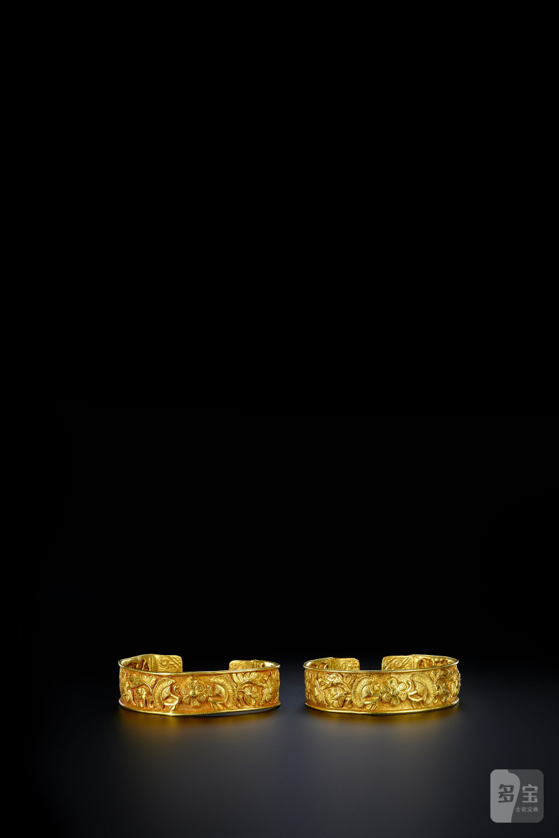 明 金捶揲缠枝花卉纹手镯成对 - 图2